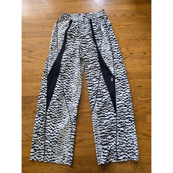 Free People Movement Aces Printed Pants White/Black Size Small NWOT - Picture 1 of 7